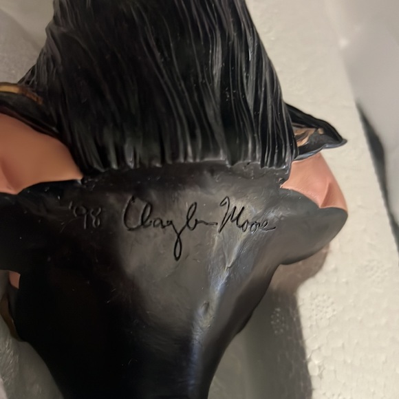 Closing Sept 1!
NIB XENA COLD CAST PORCELAIN STATUE - Picture 8 of 9